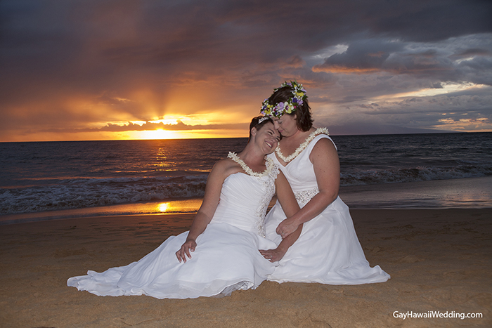 lesbian wedding at Maui Suneeker Beach