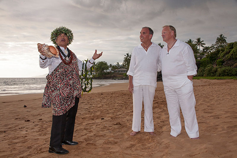Hawaiian wedding for gay and lesbians on a Maui Beach